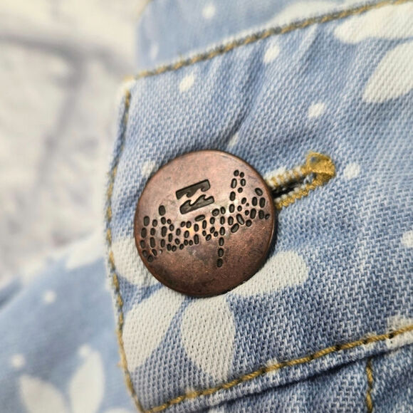 Wrangler X Billabong Women's Perfect Pair Daisy Floral Jeans Blue Chambray sz 28 - Picture 12 of 16